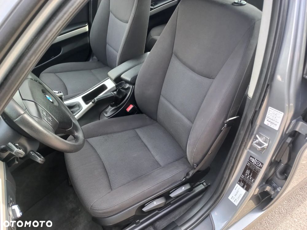 BMW Seria 3 318i Edition Exclusive - 21