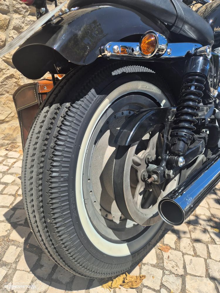 Harley-Davidson 883 Custom - 4