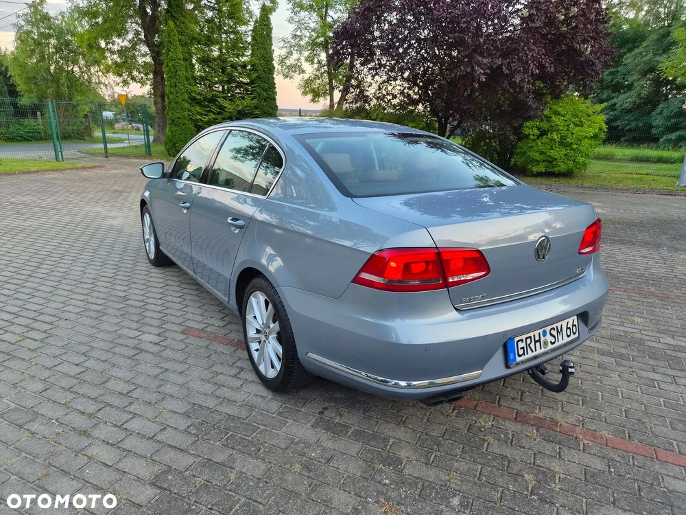 Volkswagen Passat 2.0 TSI Exclusive - 3