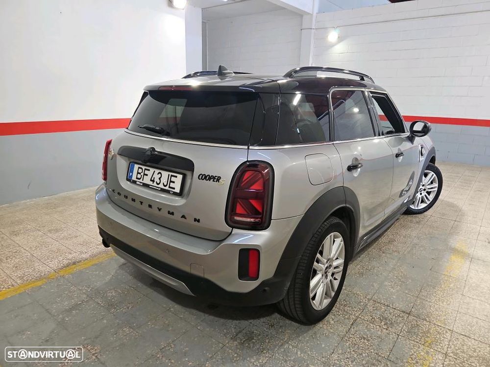 MINI Countryman Cooper SE Premium Classic Auto - 4