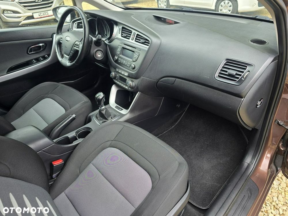 Kia Ceed - 10