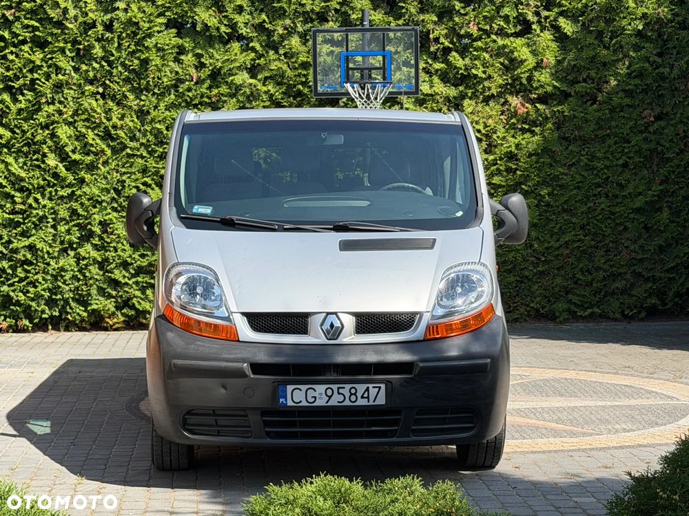 Renault Trafic Passenger - 23
