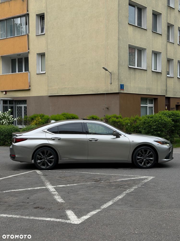 Lexus ES 300h F Sport - 4