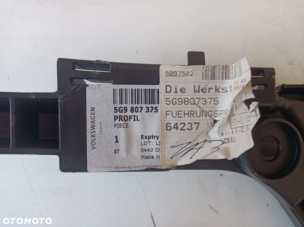 VW GOLF VII  KOMBI ŚLIZG ZDERZAKA LEWY TYŁ 5G9807375 - 2
