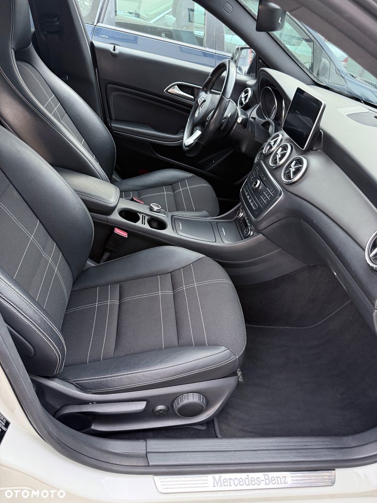 Mercedes-Benz CLA 200 7G-DCT - 20