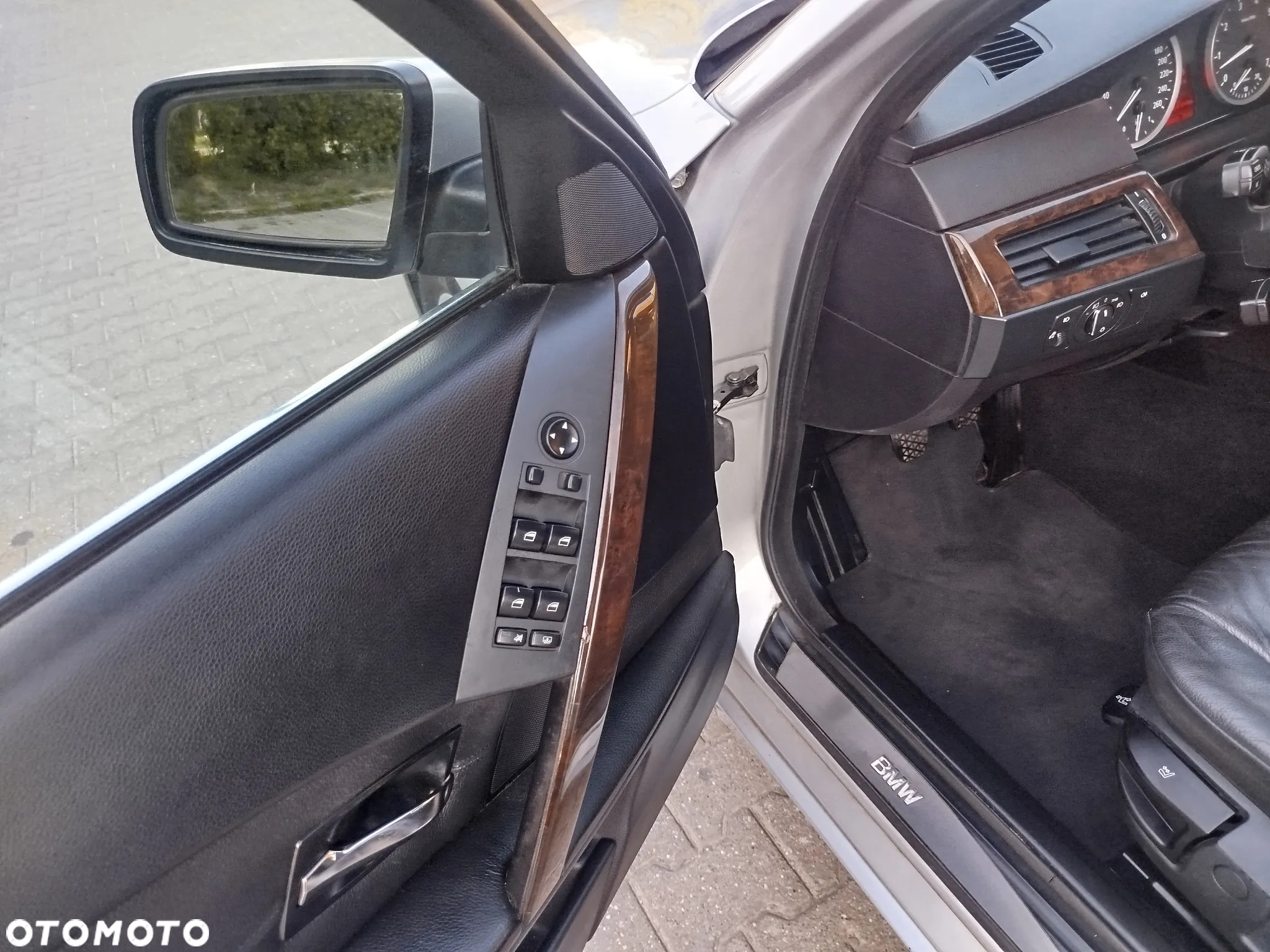 BMW Seria 5 520i - 22