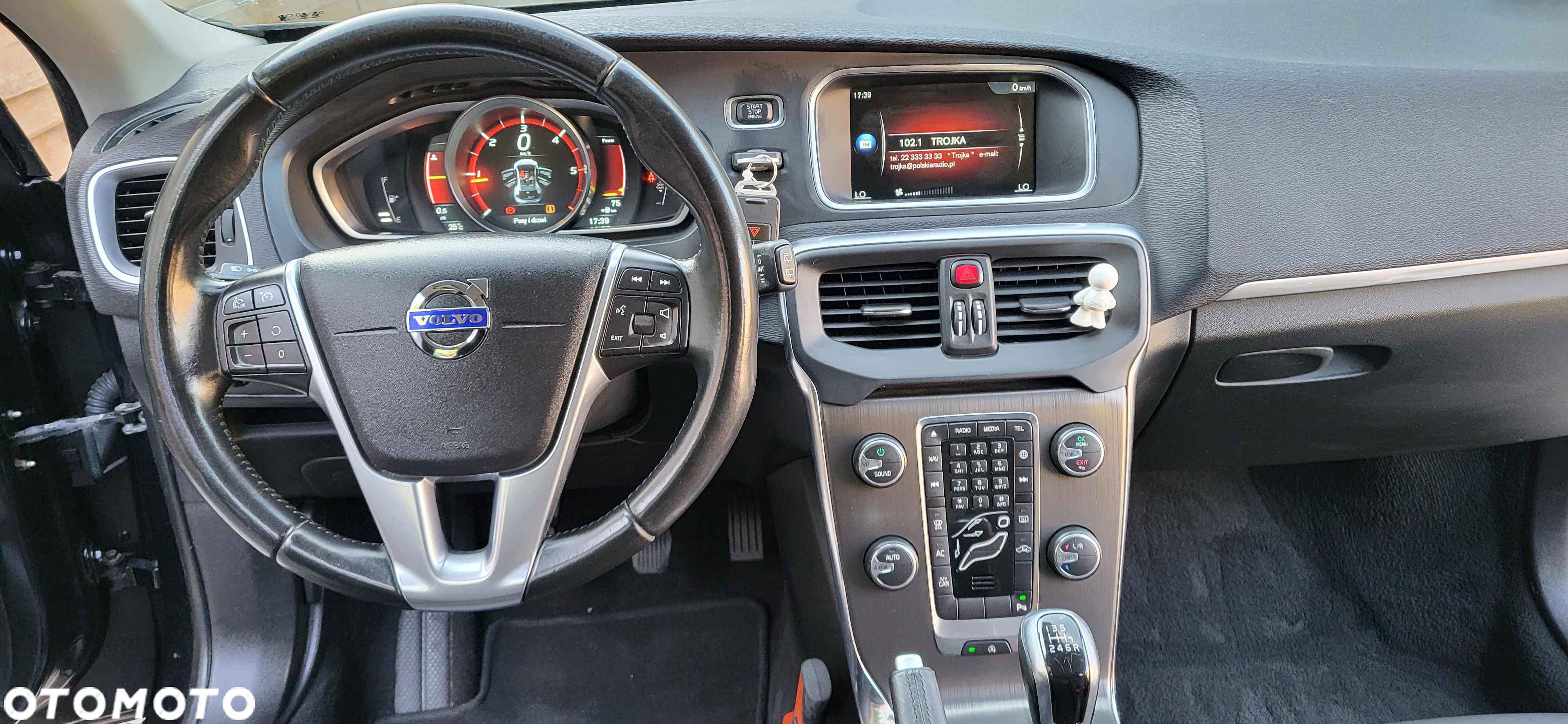 Volvo V40 D4 Drive-E Momentum - 24