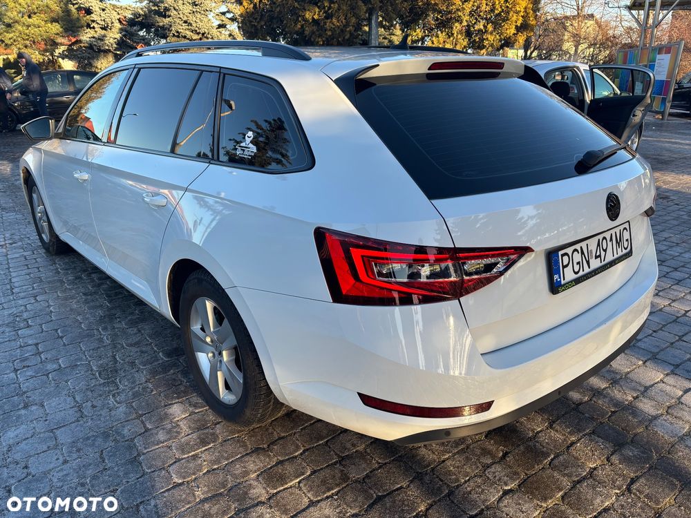 Skoda Superb 2.0 TDI DSG Style - 28