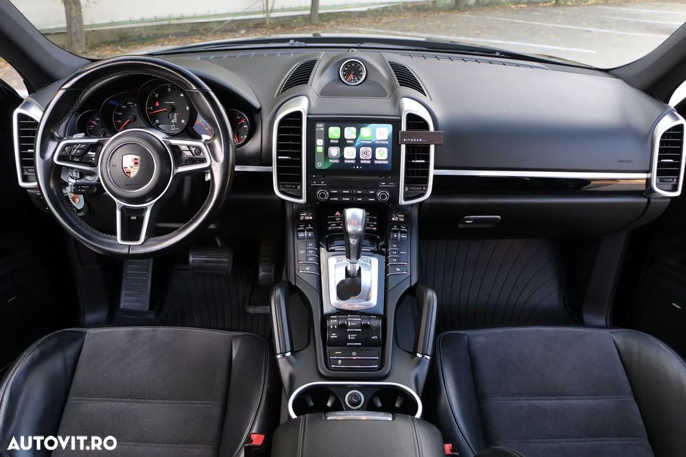 Porsche Cayenne 3.0 L - 6