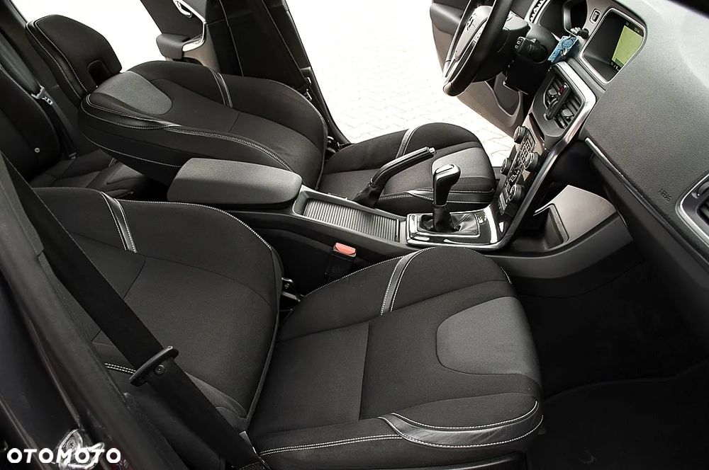 Volvo V40 D2 Drive-E Momentum - 24
