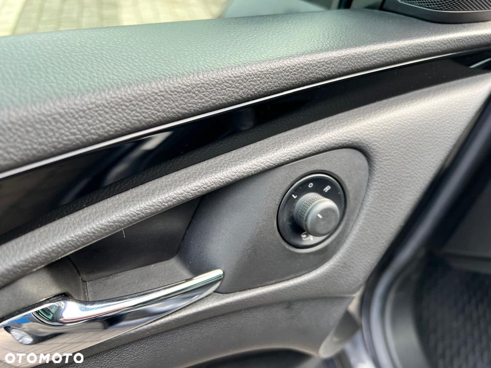 Opel Insignia - 8