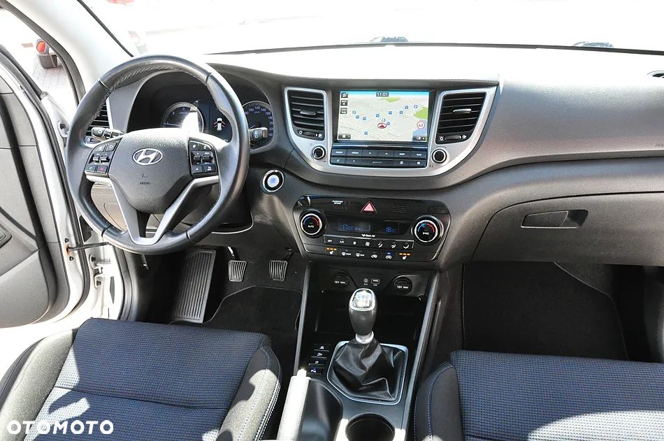 Hyundai Tucson 2.0 CRDI BlueDrive GO Plus 2WD - 19