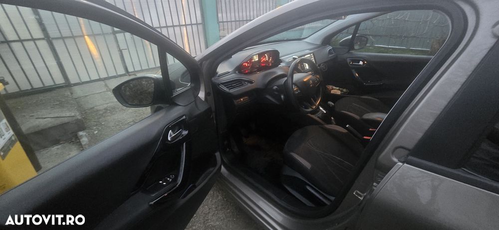 Peugeot 208 - 9