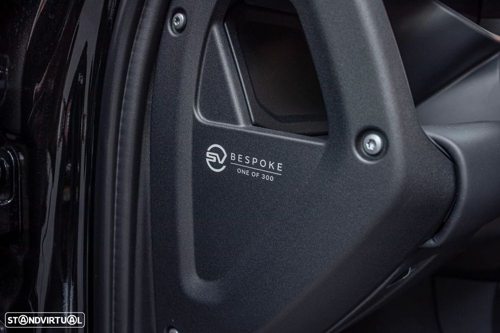 Land Rover Defender - 8