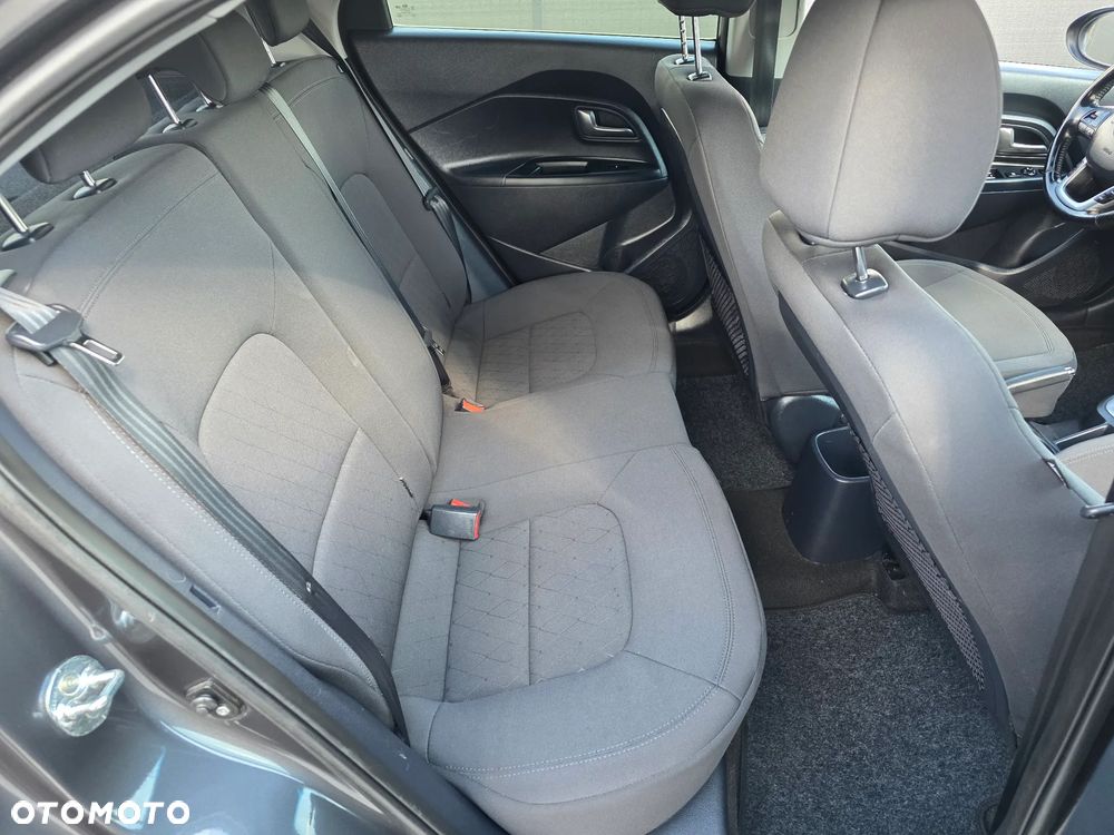 Kia Rio 1.2 Dream Team Edition - 11