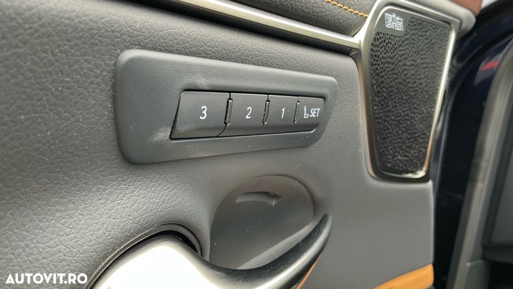 Lexus Seria ES 300h 2.5 TNGA HV 25H- 4X2 CVT Luxury - 36