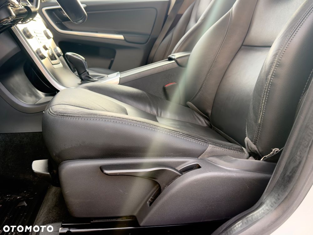 Volvo XC 60 D4 AWD Geartronic Summum - 26