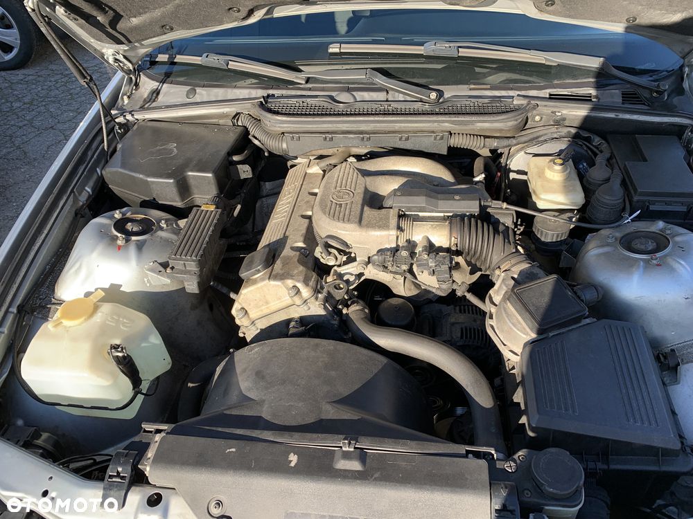 BMW Seria 3 318i - 19
