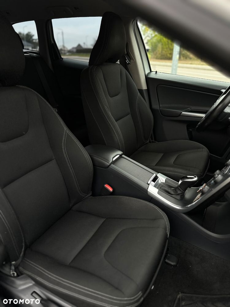 Volvo XC 60 D4 AWD Momentum - 7