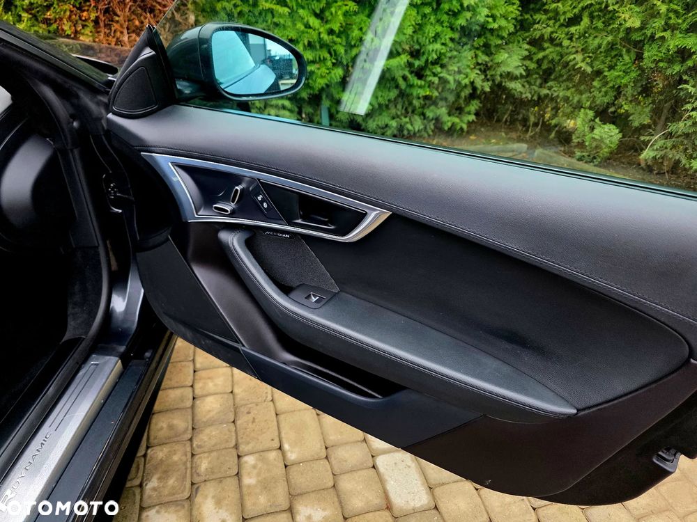 Jaguar F-Type P300 R-Dynamic - 16