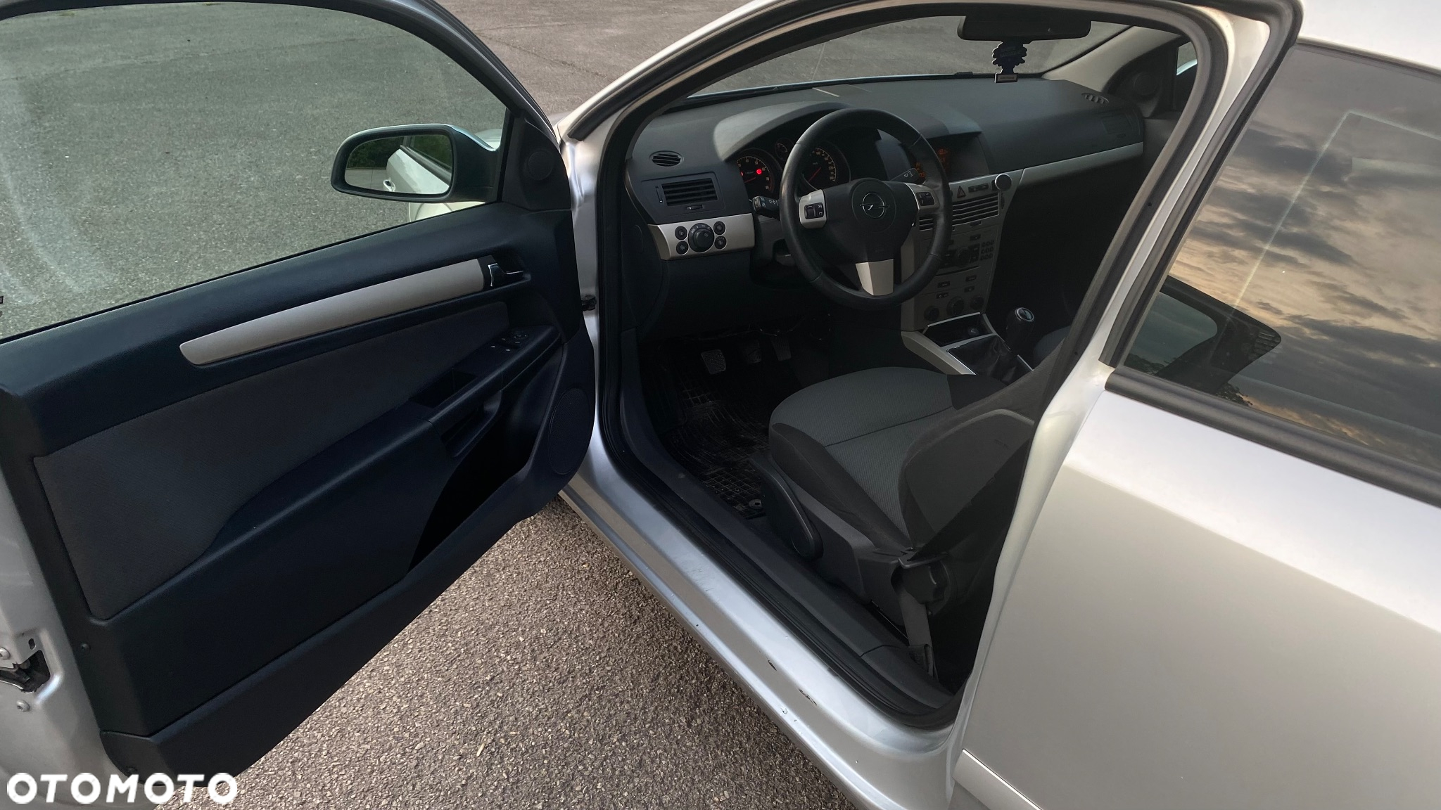 Opel Astra III GTC 1.6 Sport - 22