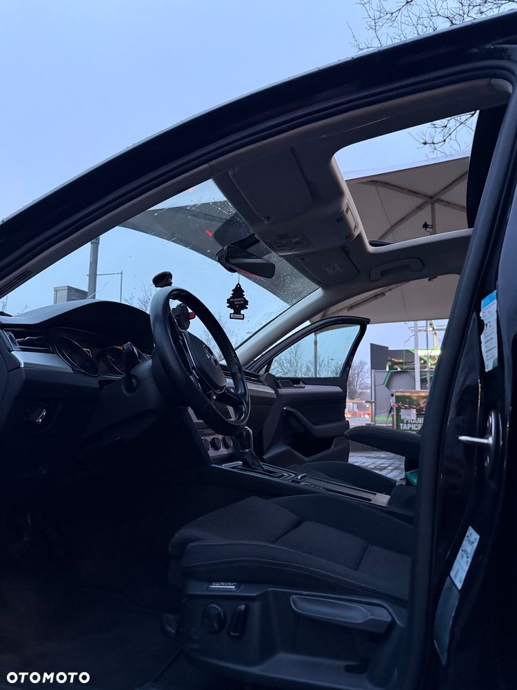 Volkswagen Passat 1.6 TDI SCR DSG Comfortline - 19