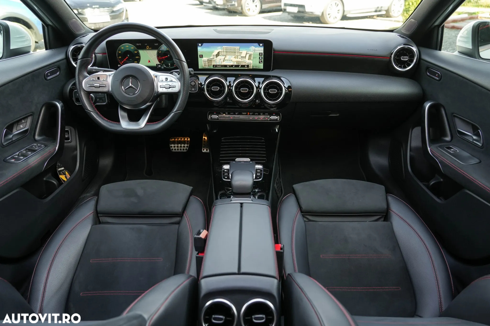 Mercedes-Benz A 200 7G-DCT Advanced AMG Line - 11