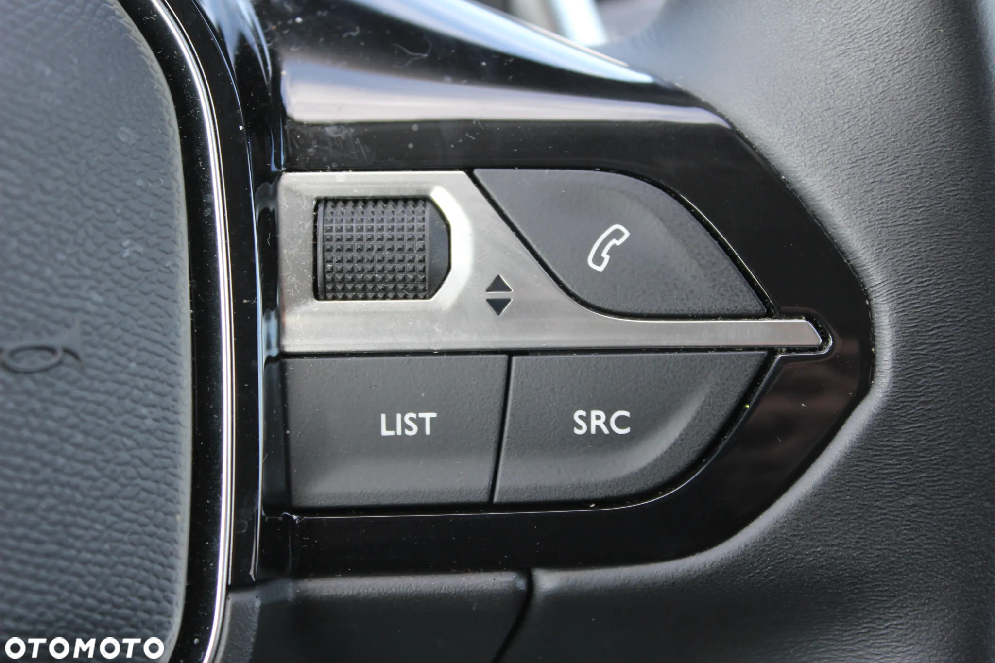 Peugeot 3008 1.2 PureTech Allure S&S EAT8 - 18