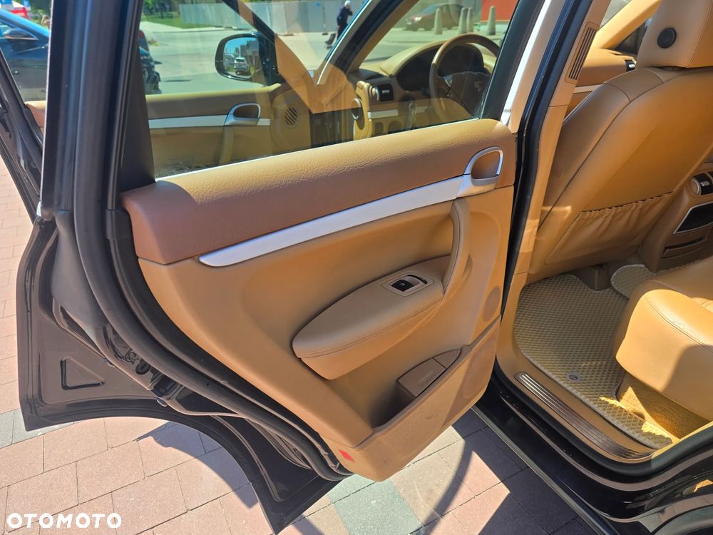 Porsche Cayenne - 21