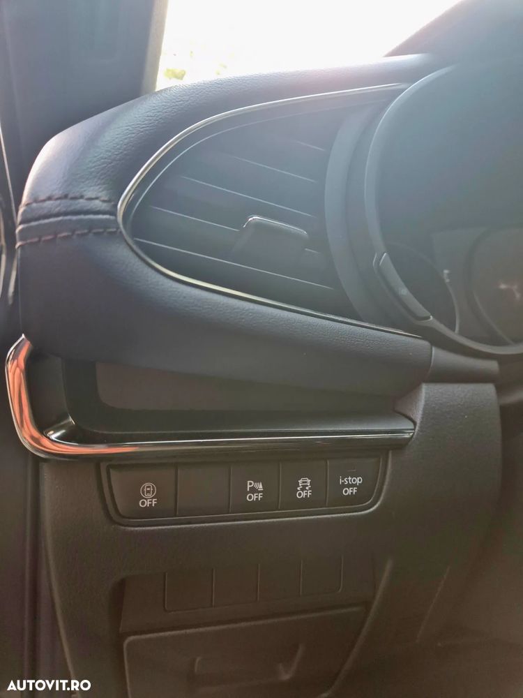 Mazda 3 e-Skyactiv G150 AT MHEV Exclusive-Line - 12
