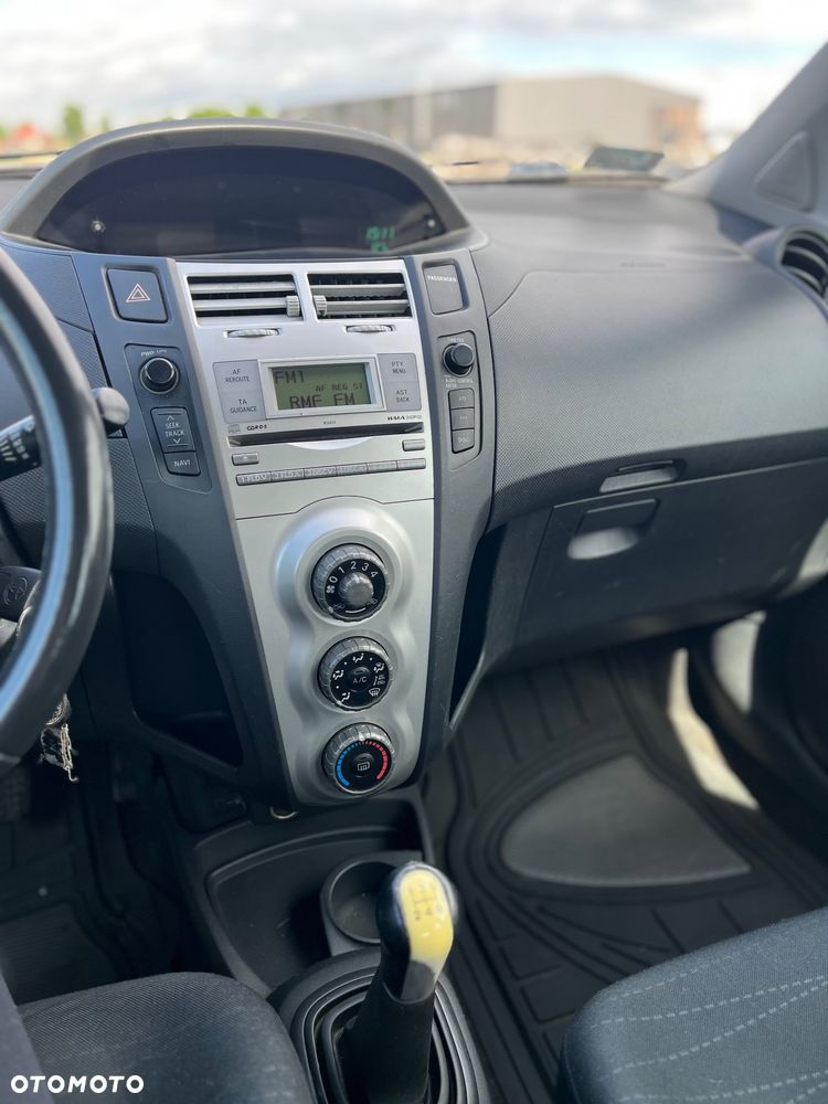 Toyota Yaris 1.3 Sol - 6
