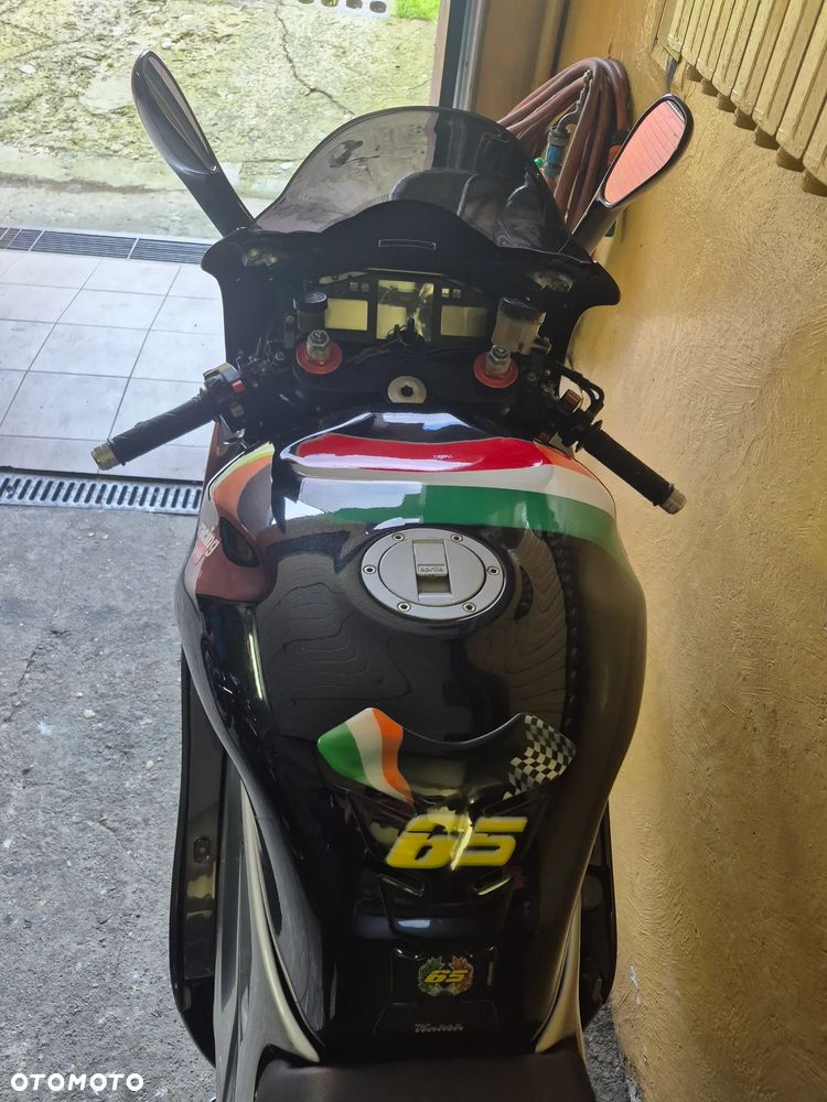 Aprilia RSV - 11