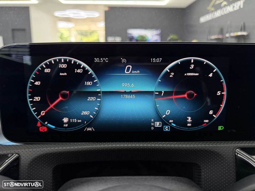 Mercedes-Benz CLA 180 d Shooting Brake AMG Line Aut. - 33