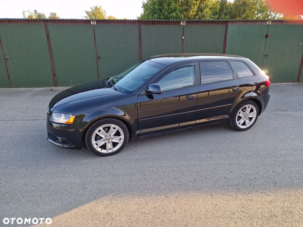 Audi A3 Sportback - 1