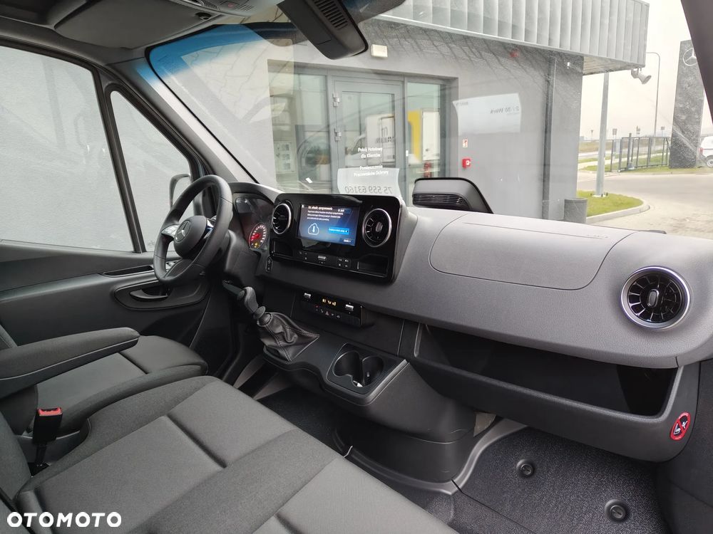 Mercedes-Benz Sprinter - 15