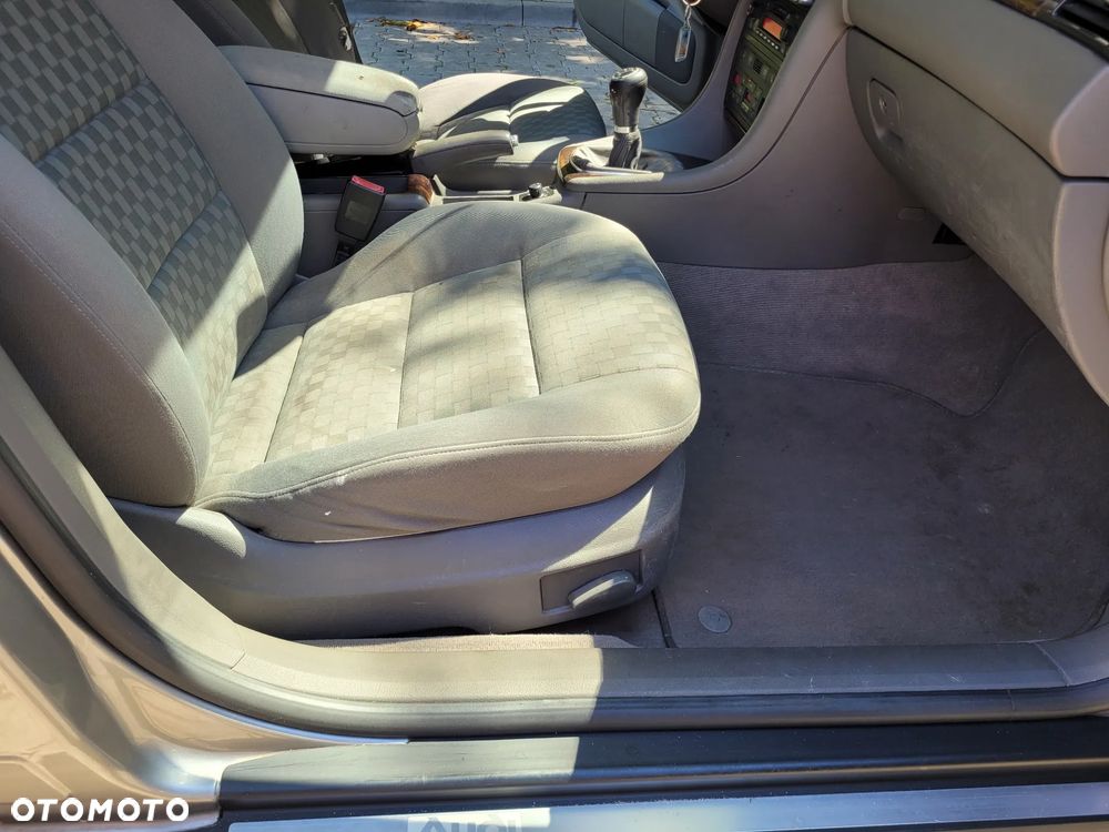 Audi A6 Limousine 2.4 - 17