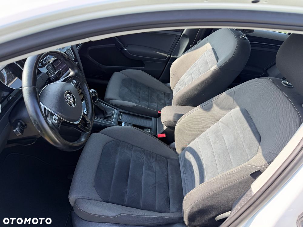 Volkswagen Golf 1.6 TDI DPF Highline - 16