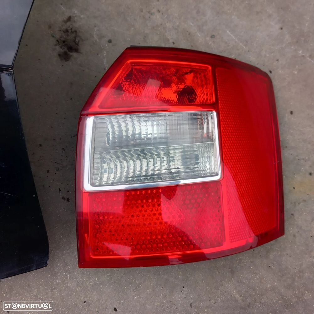 Farolim tras lado passageiro audi a4 b6 sw - 1