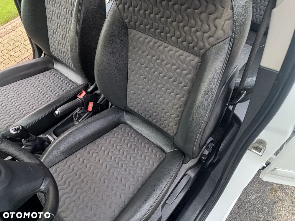 Opel Corsa 1.2 16V Cosmo S&S - 11