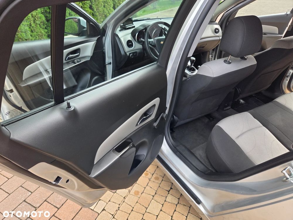 Chevrolet Cruze 1.6 LS - 15