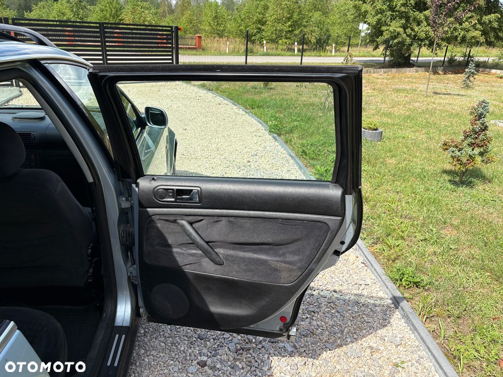 Volkswagen Passat - 25