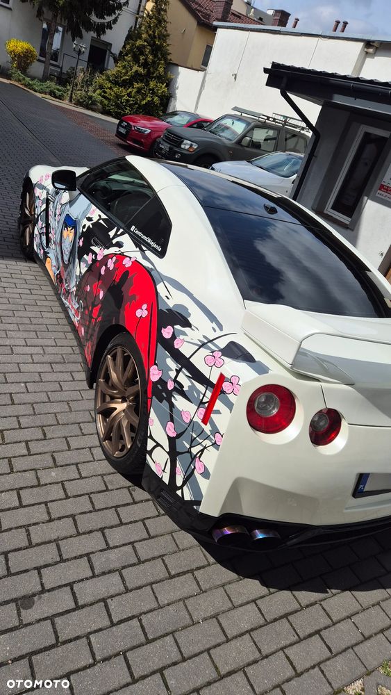 Nissan GT-R - 8