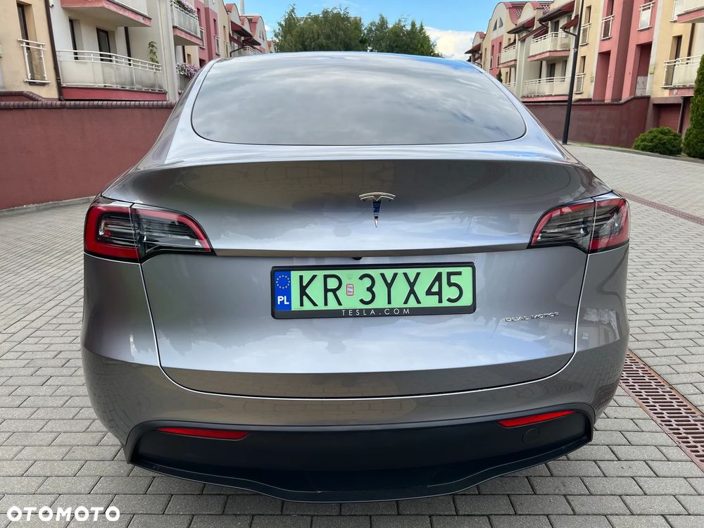 Tesla Model Y - 9