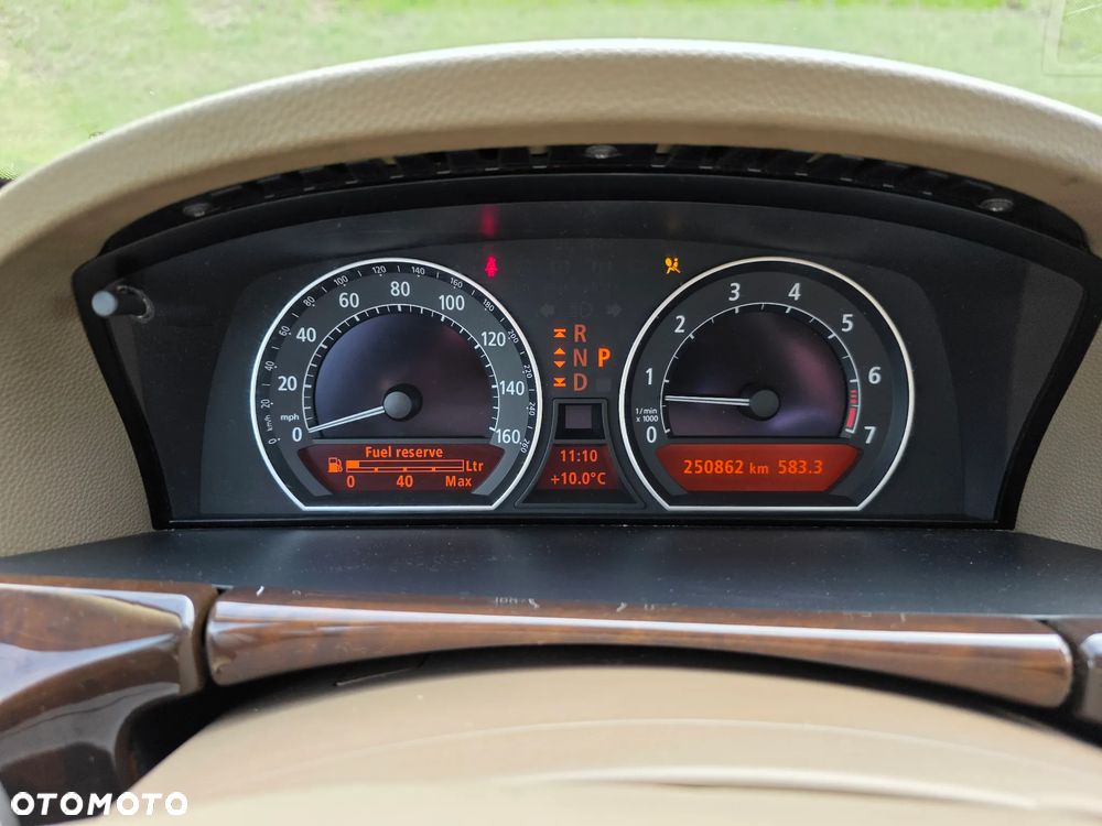 BMW Seria 7 750i L - 12