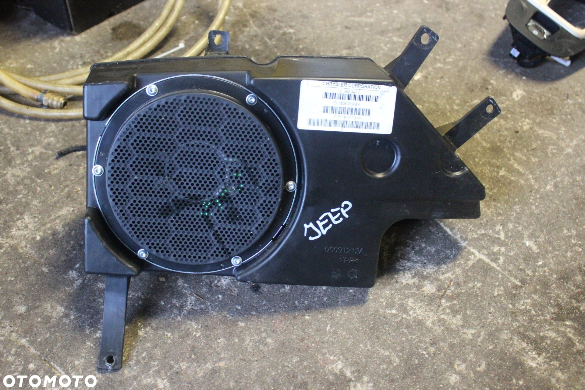 Wzmacniacz Subwoofer Jeep Cherokee KL 2014- - 2