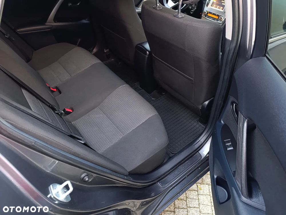 Toyota Avensis 2.0 D-4D - 12