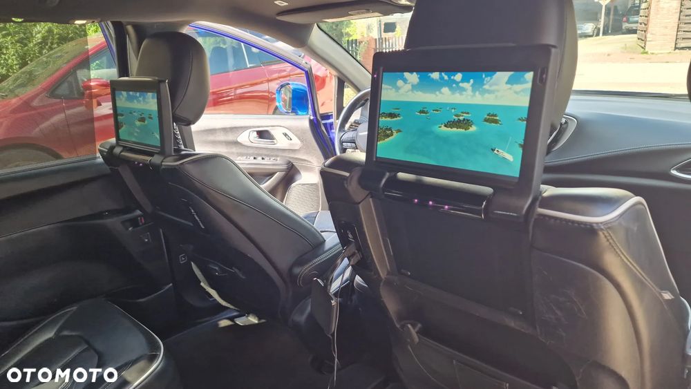 Chrysler Pacifica - 34