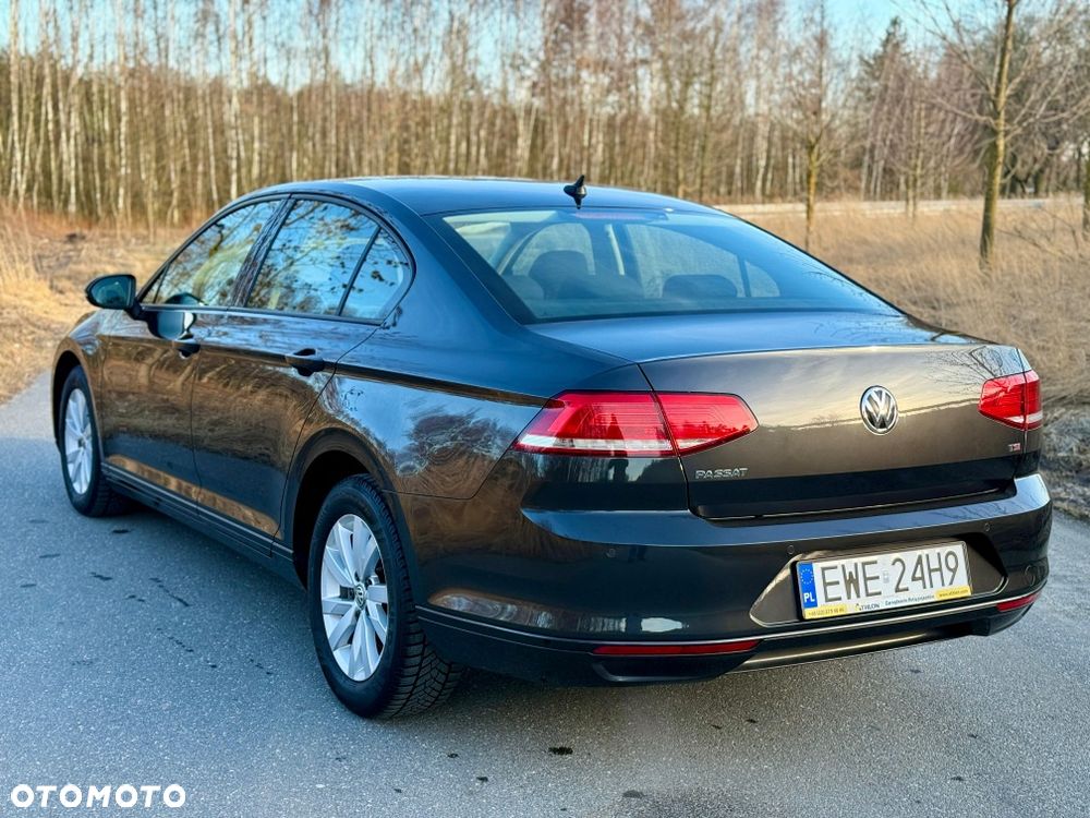 Volkswagen Passat - 4