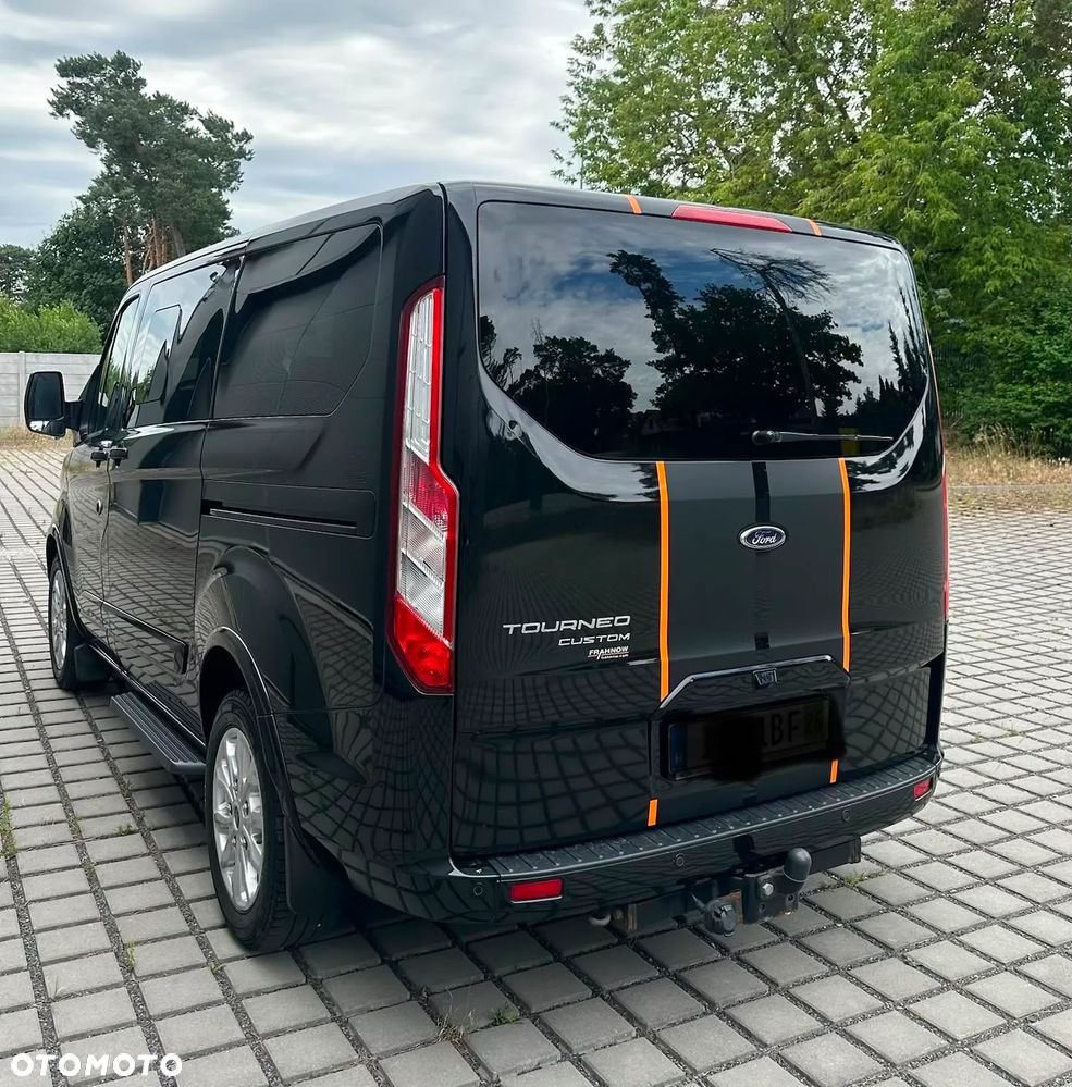 Ford Tourneo Custom - 11