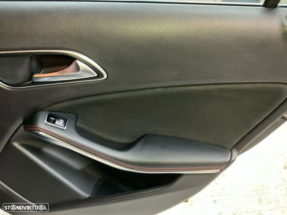 Mercedes-Benz A 45 AMG 4-Matic - 22